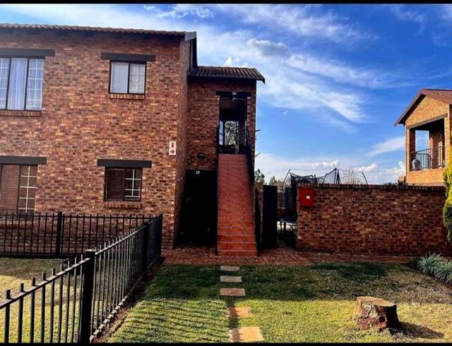 3 BEDROOM TOWNHOUSE FOR SALE IN CLARINA